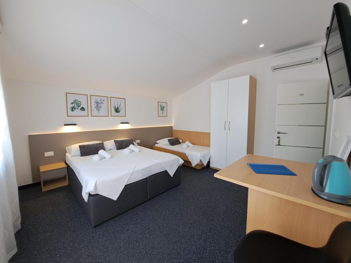 Rooms Zvonimir Stobreč Екстериор снимка