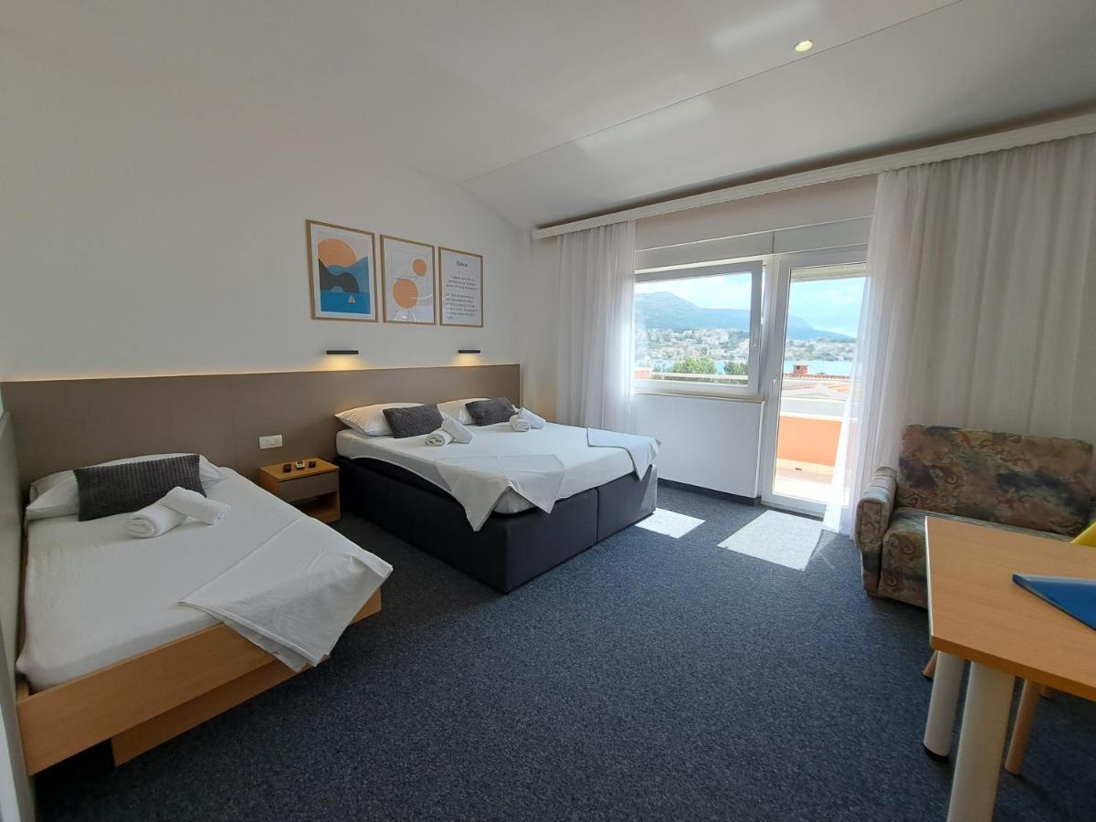 Rooms Zvonimir Stobreč Екстериор снимка