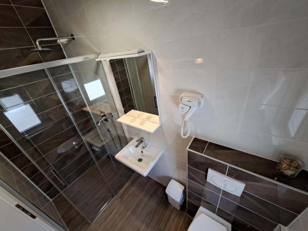 Rooms Zvonimir Stobreč Екстериор снимка