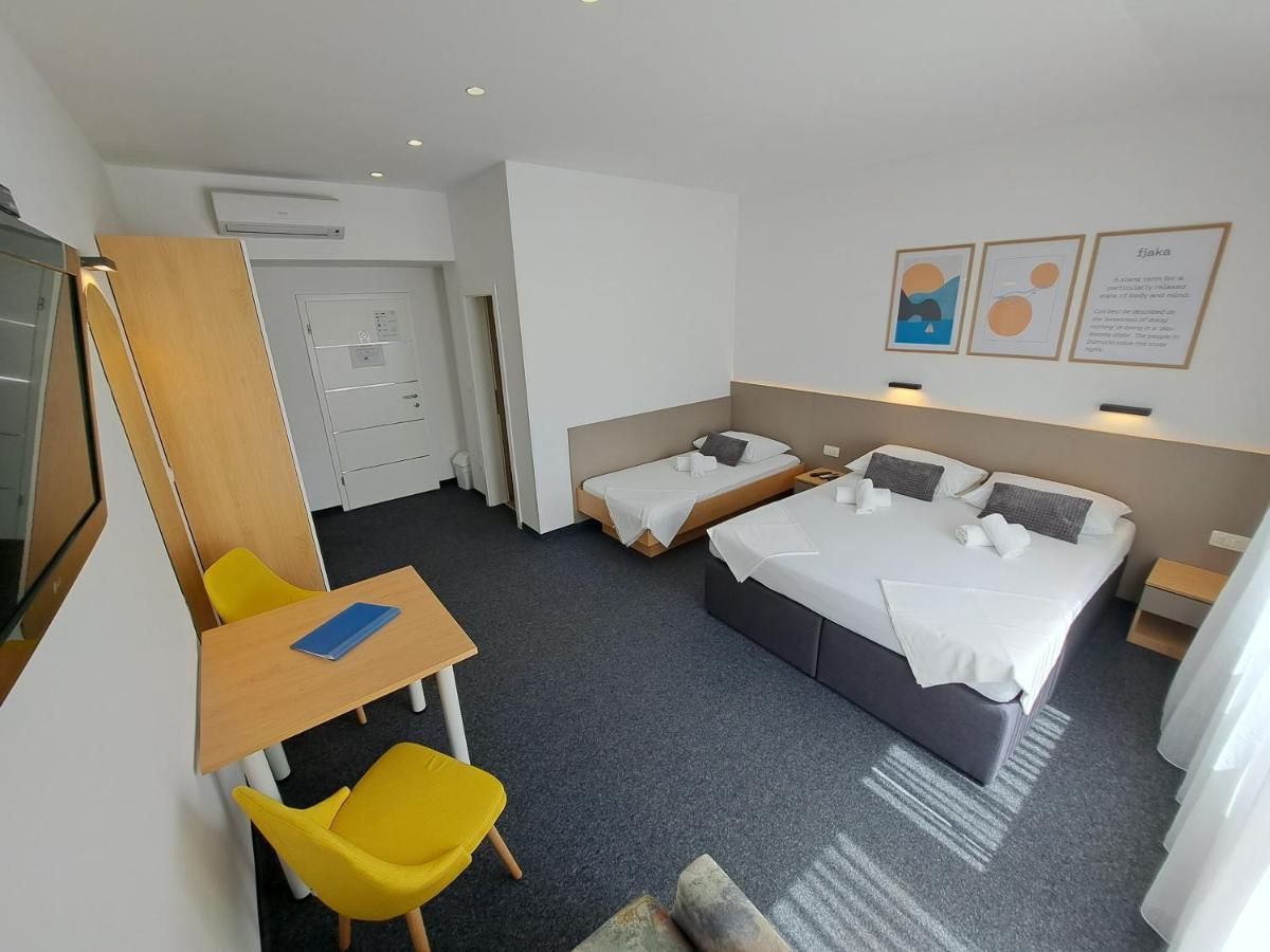 Rooms Zvonimir Stobreč Екстериор снимка