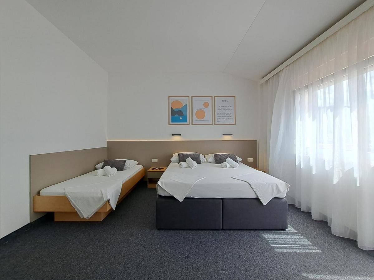 Rooms Zvonimir Stobreč Екстериор снимка
