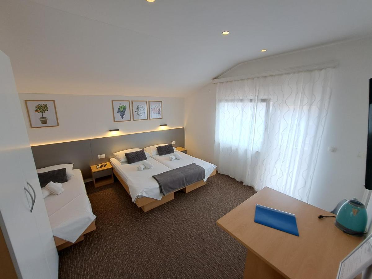 Rooms Zvonimir Stobreč Екстериор снимка